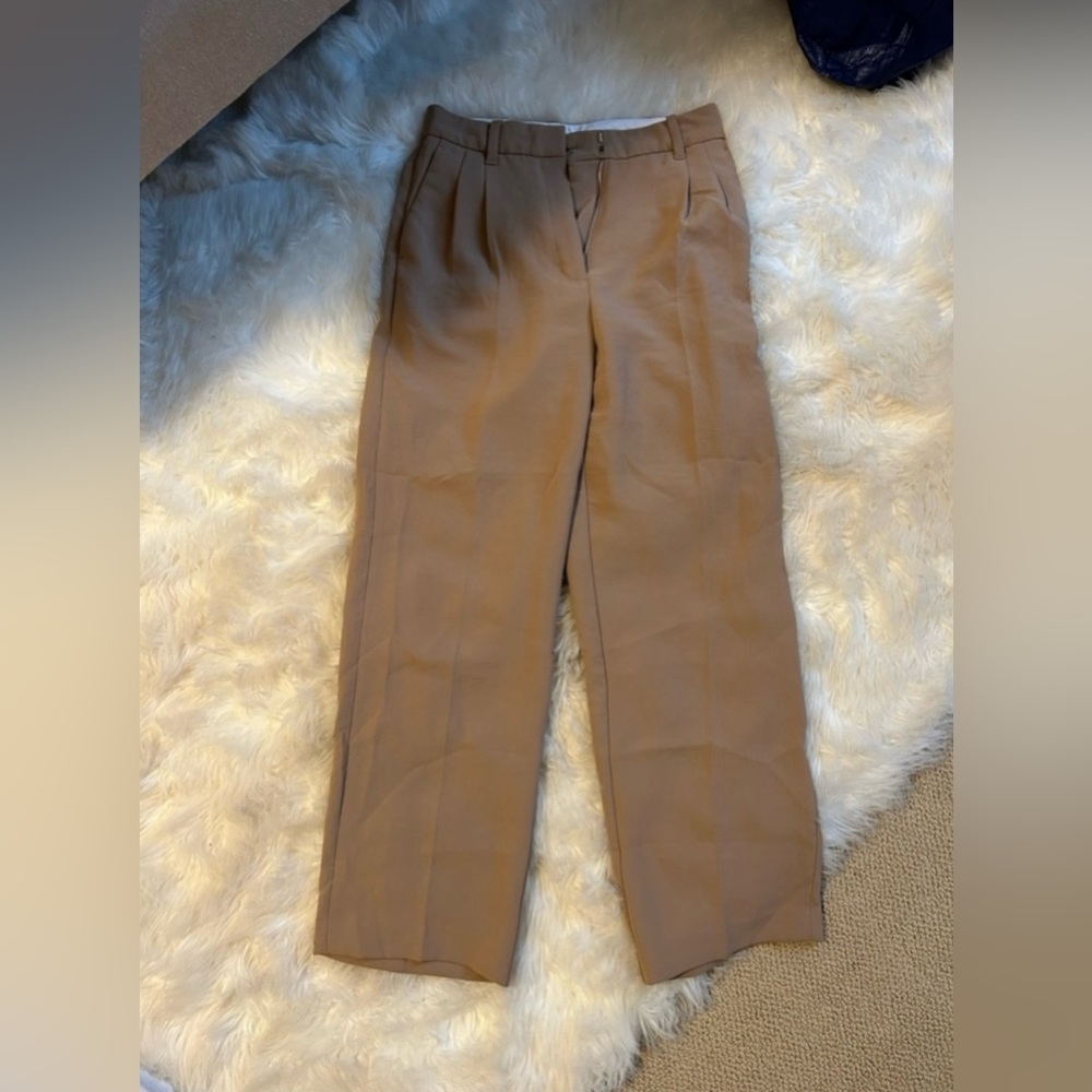 Aritzia Effortless Pant size 8
